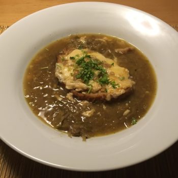 Løg- og porresuppe